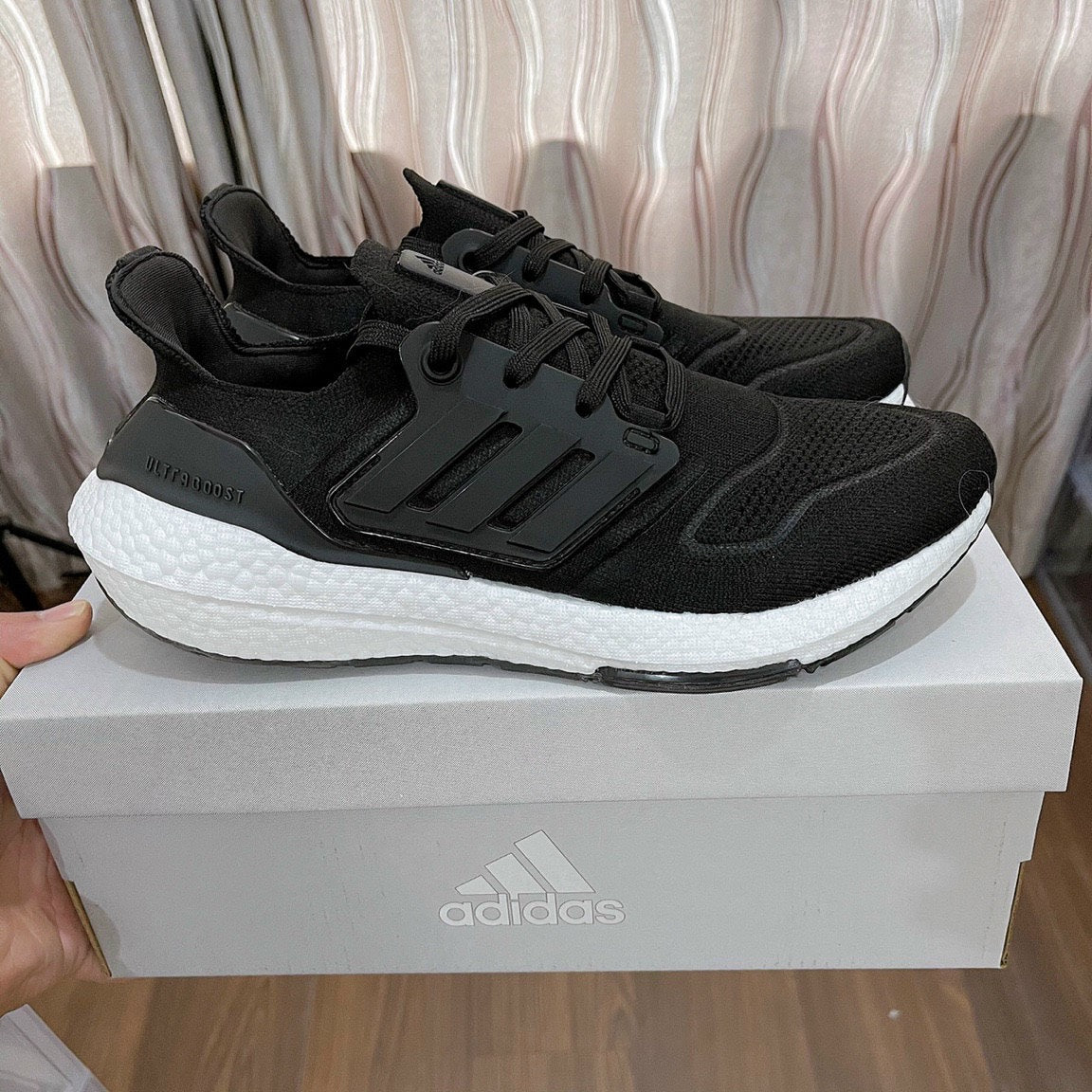 ULTRABOOST 8.0 CORE BLACK WHITE (COD) 🚚19 RS ADVANCE