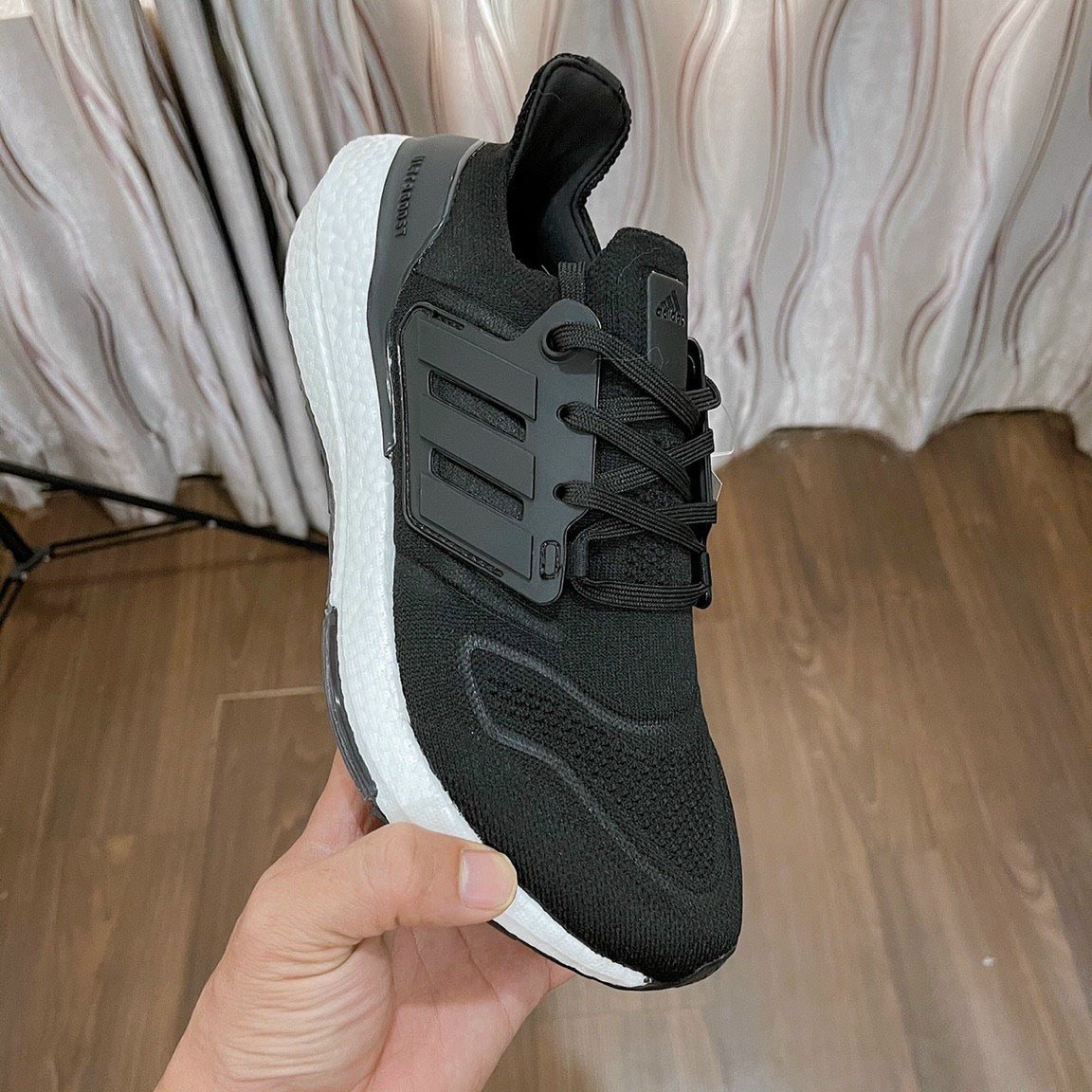 ULTRABOOST 8.0 CORE BLACK WHITE (COD) 🚚19 RS ADVANCE