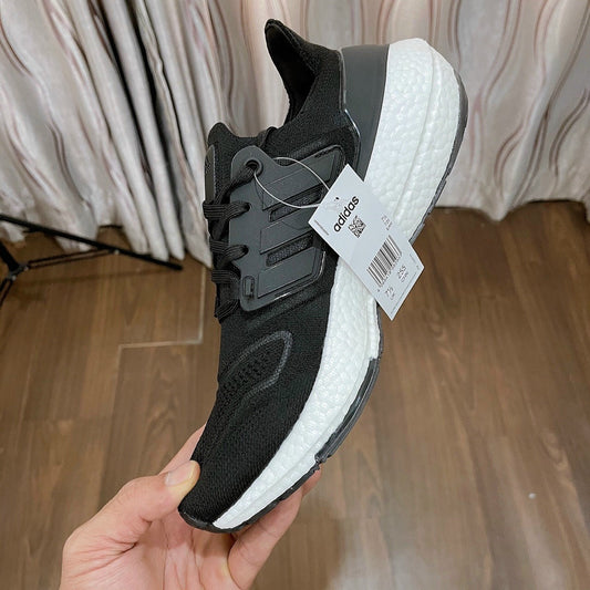 ULTRABOOST 8.0 CORE BLACK WHITE (COD) 🚚19 RS ADVANCE