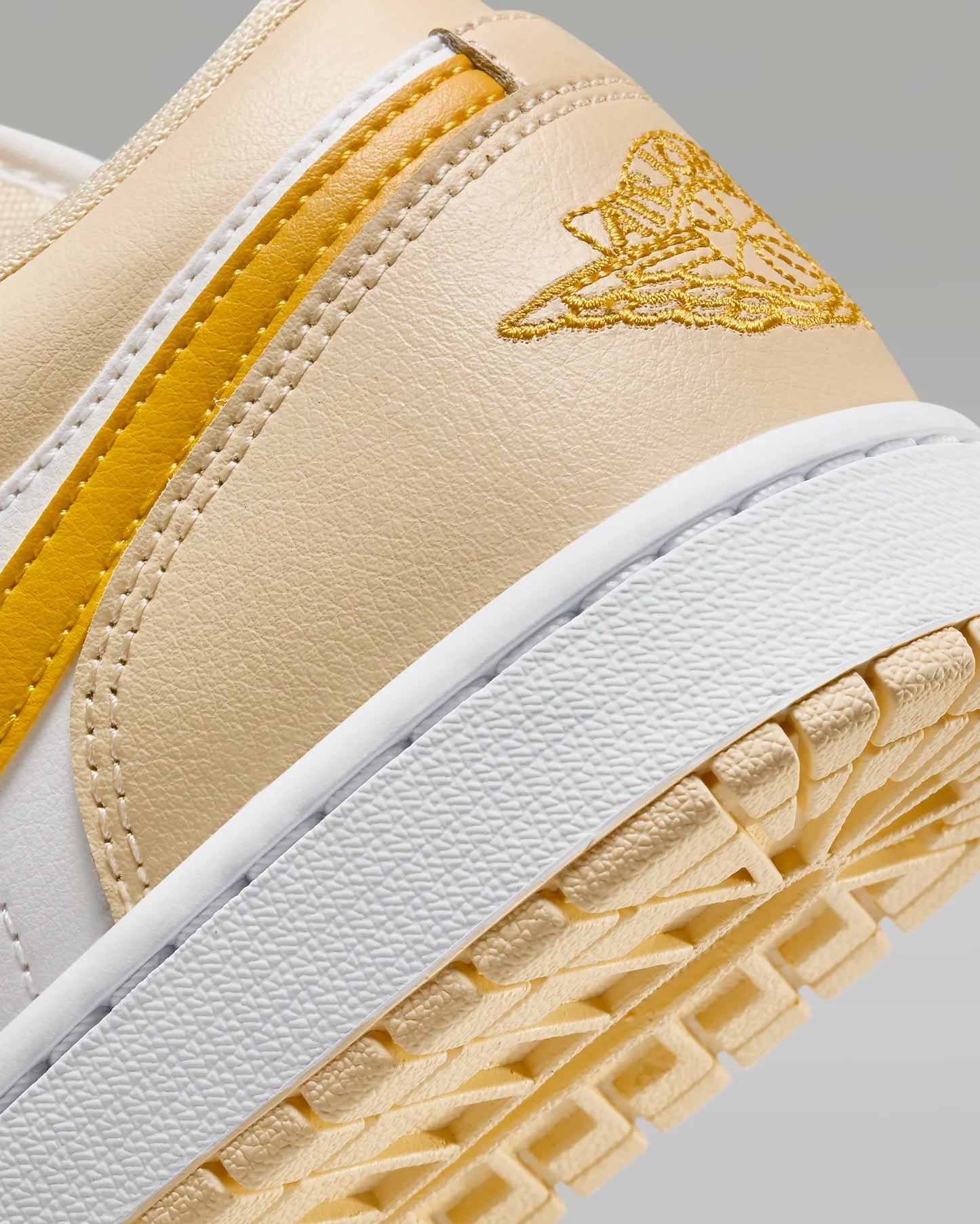 AIR JORDAN 1 LOW TEAM GOLD (COD)🚚19 RS ADVANCE